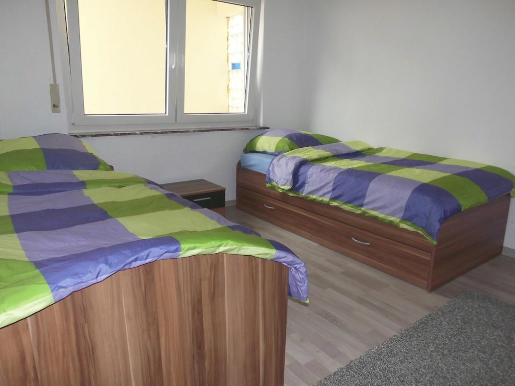 Frankfurt Airport & Fair Apartment Kelsterbach Ruang foto