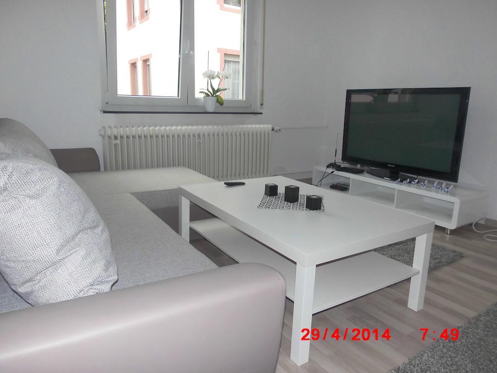 Frankfurt Airport & Fair Apartment Kelsterbach Ruang foto